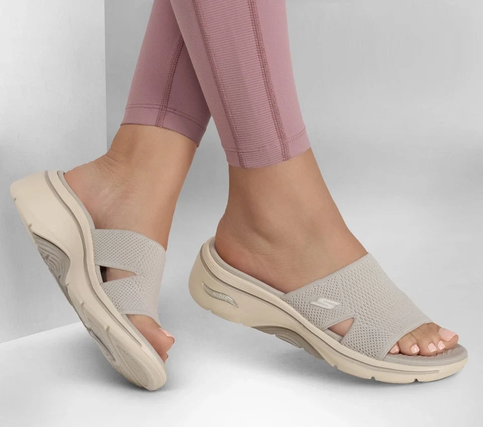 GO WALK Arch Fit 2.0 Sandal – Dakota GO WALK Arch Fit 2.0 Sandal – Dakota