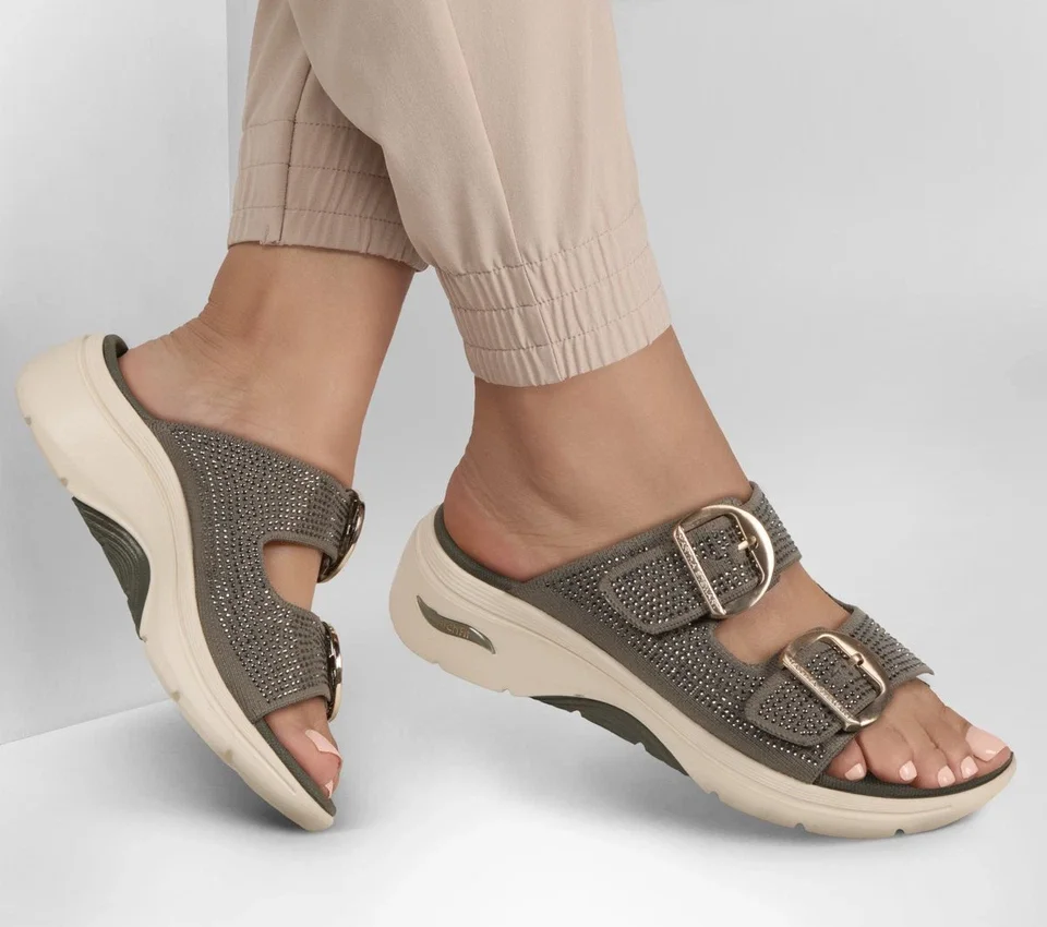 Martha Stewart: GO WALK Arch Fit 2.0 Sandal – Showstopper Martha Stewart: GO WALK Arch Fit 2.0 Sandal – Showstopper