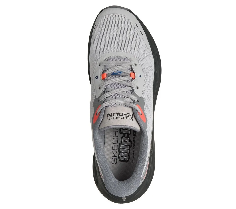 Skechers Slip-ins: Max Cushioning Glide-Step – Advert Skechers Slip-ins: Max Cushioning Glide-Step – Advert