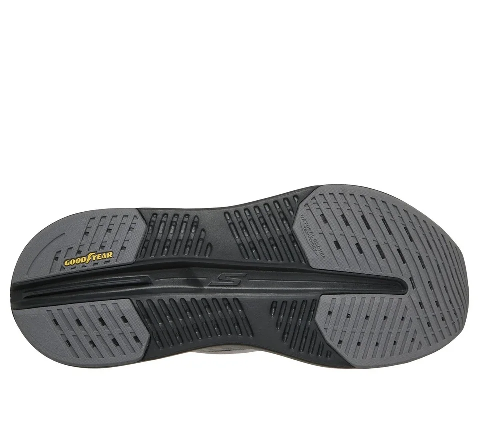 Skechers Slip-ins: Max Cushioning Glide-Step – Advert Skechers Slip-ins: Max Cushioning Glide-Step – Advert
