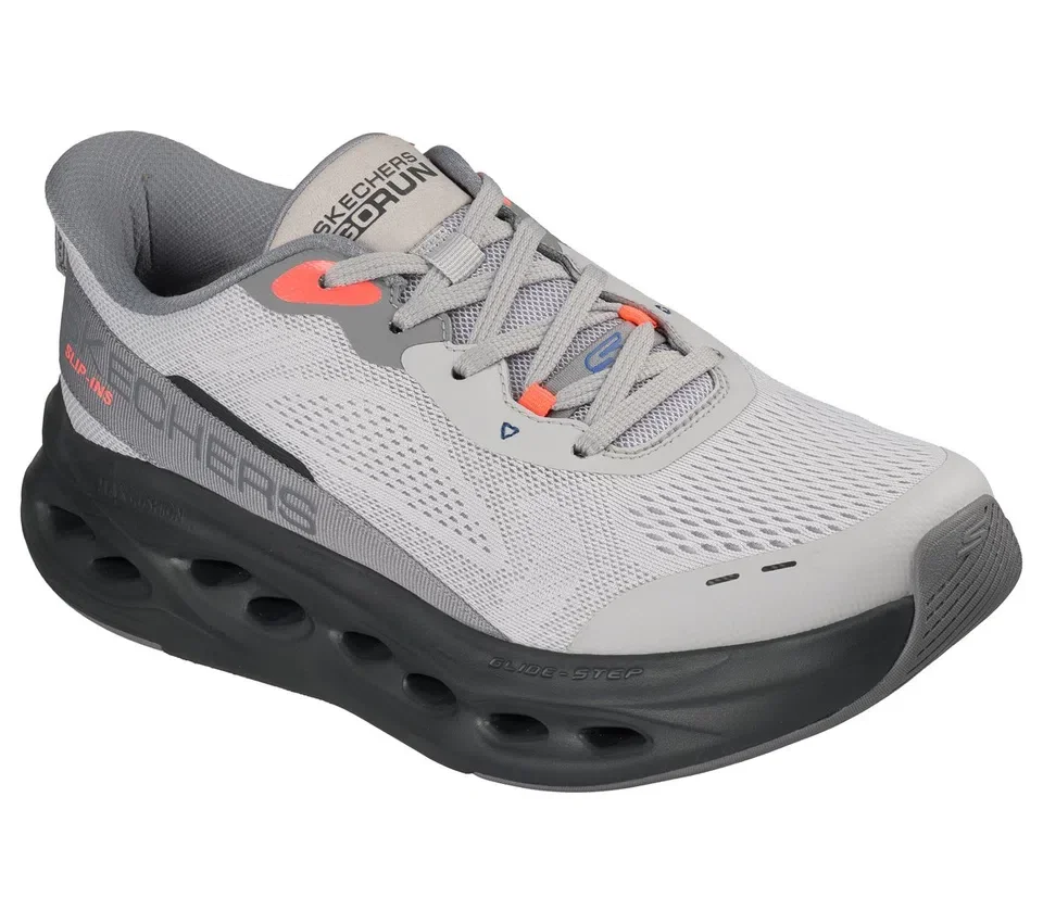 Skechers Slip-ins: Max Cushioning Glide-Step – Advert Skechers Slip-ins: Max Cushioning Glide-Step – Advert
